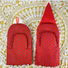 Load image into Gallery viewer, vintage home decor christmas santa mrs clause potholders