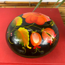 Load image into Gallery viewer, vintage home decor handpainted trinket box