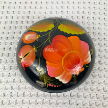 Load image into Gallery viewer, vintage home decor handpainted trinket box