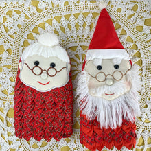 Load image into Gallery viewer, vintage home decor christmas santa mrs clause potholders
