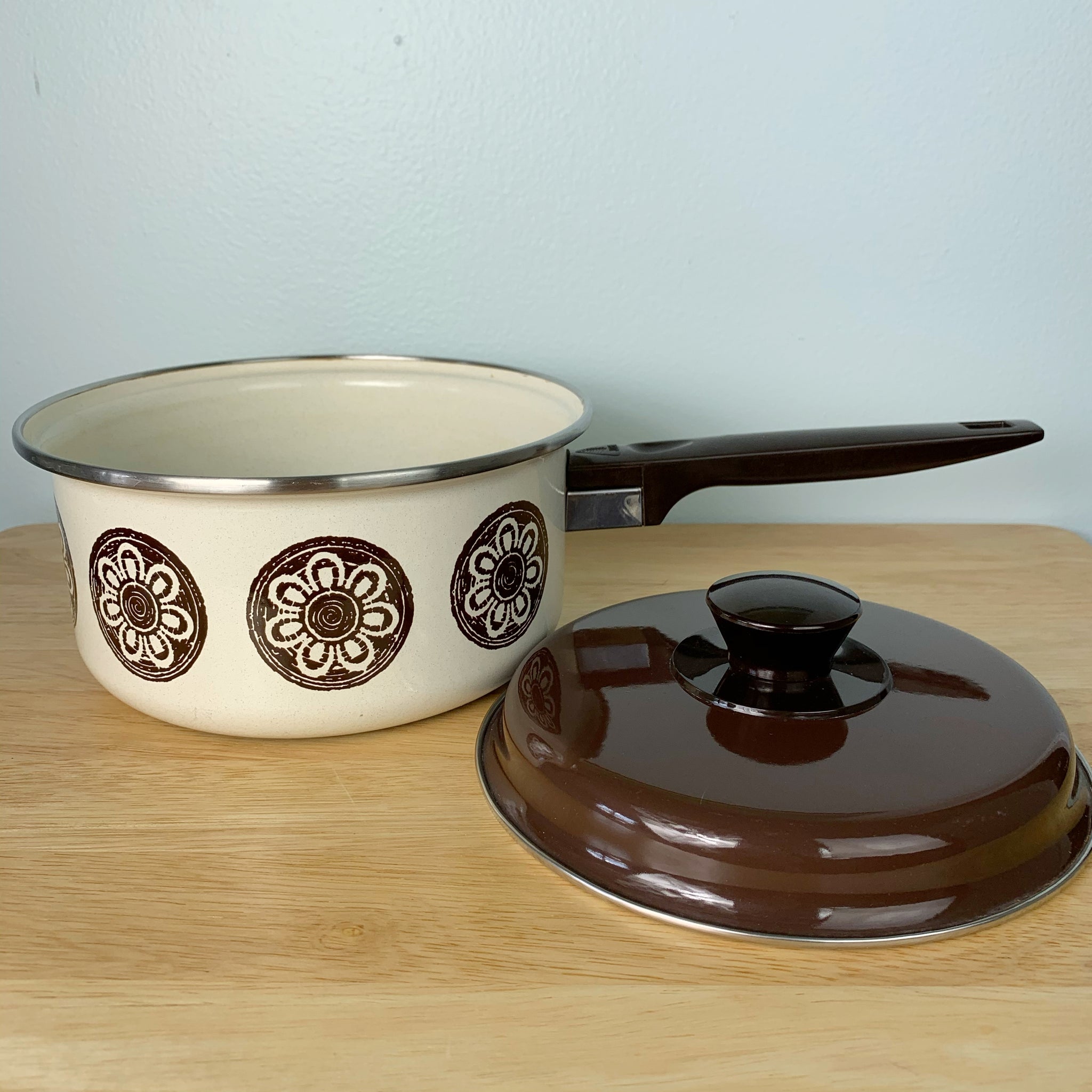 Vintage Black & White Enamelware Saucepan / Small Enamel Pot with Pour Spout