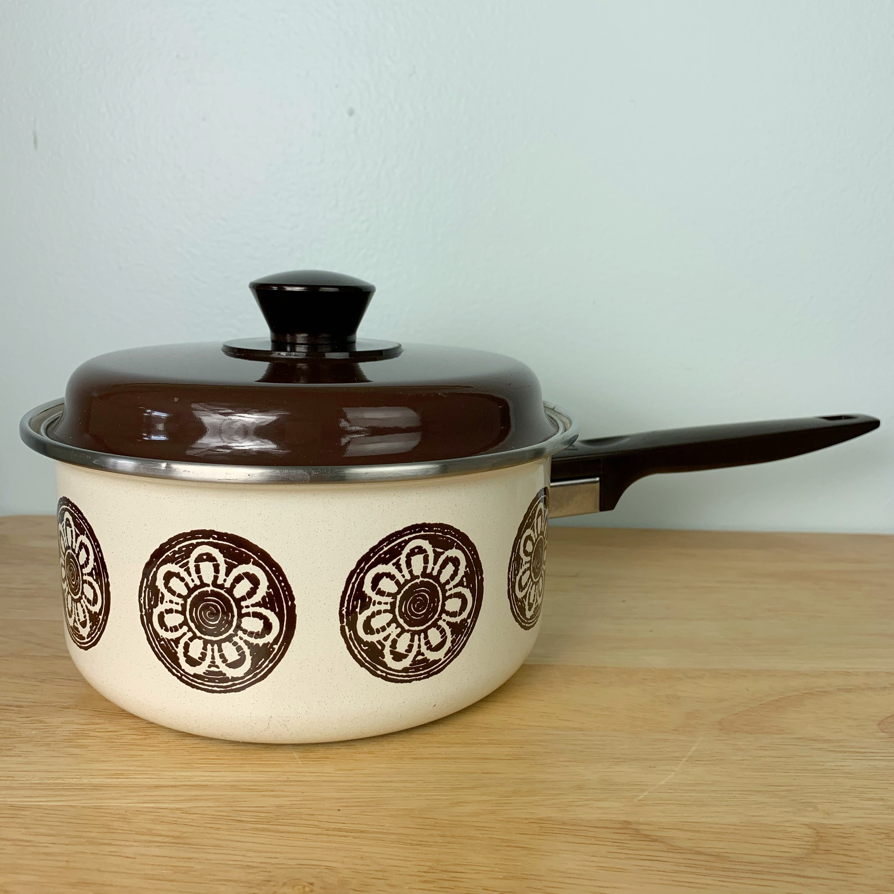 Vintage Enamelled Cast Iron Cauldron, Large Enamelware Cooking Pot With  Handle and Pouring Spout, Preserve Pan, Grey & Black Enamel Pan 
